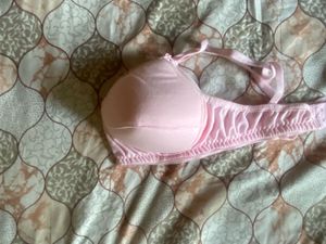 Push-up Bra 4 pice are available