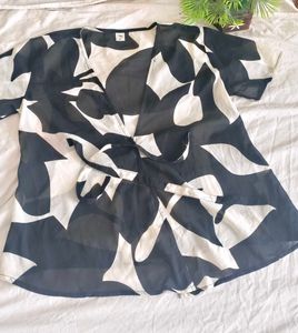 Chic Black & White Abstract Print Wrap Top