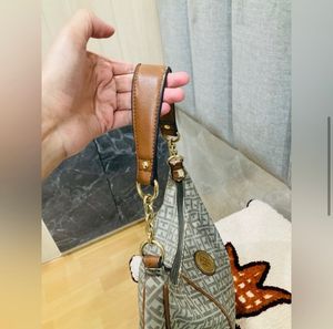 OG Canada Bought Tommy Hilfiger Hobo Bag
