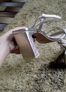 Heels. Gold Toned
