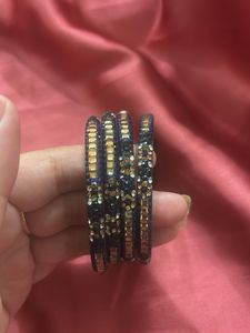 Any one set at rs 200