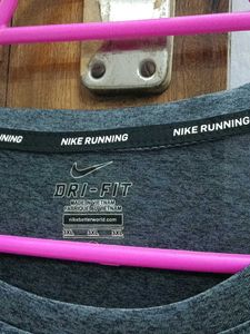 Nike Dri-FIT T-Shirt