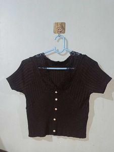 Chic Black Lace Trim Cropped Top