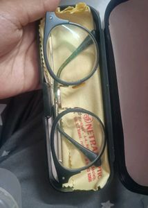 Stylish Round Eyeglasses with Case