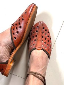 Unique Brown Leather Jutti Sandals