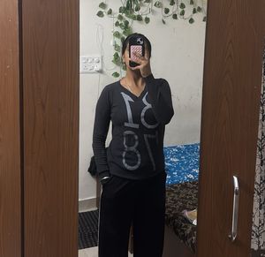 Men's V-Neck Sweater with Number Print