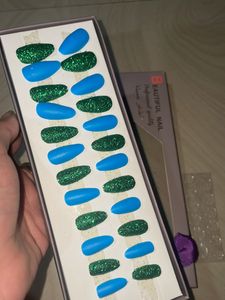 Presson Nails With Glue Strip