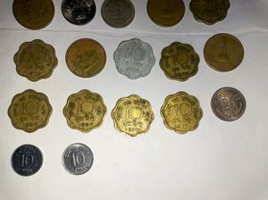 32 Pcs Of 10,20,25 Paisa Coin Collection