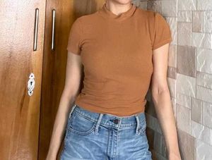 🖤 High Neck Tee
