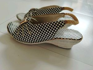 Stylish Checkerboard Slingback Sandals