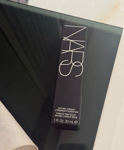 NARS Foundation - Luminous Finish