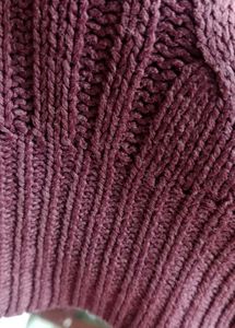 Maroon woolen sweater for women