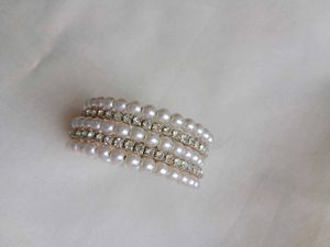 Elegant Pearl and Crystal Bracelet