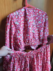 Chic Floral Print V-Neck Dress
