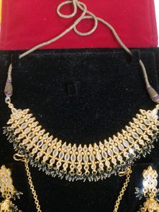 Trendy Kundan Set