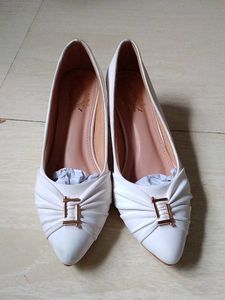 Stylish White Pointed Toe belly.size 39.new.