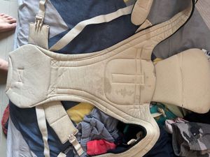 LuvLap Baby Carrier - Excellent Condition!