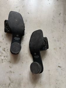 Chic Black Slides with Textured Straps