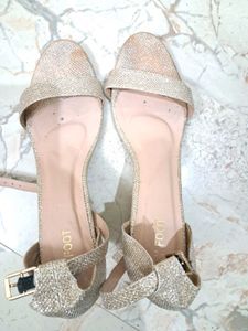 Sale On: Shimmery Party Wear Heels