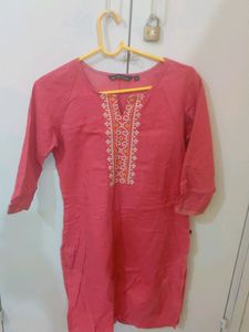 Rose Straight Round Neck Avaasa Kurta Embroidery
