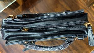 Iykyk Black Metal Detail Shoulder &amp; Sling Bag