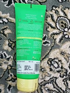 Aqualogica Hydrate+ Smoothie Face Wash