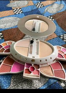 Multi-Shade Makeup Palette with Mirror