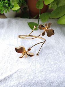Elegant Gold Flower Arm Cuff Bracelet