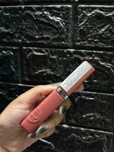 L'Oreal Lipstick - Shade Worth it Medium