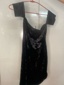 Elegant Black Velvet Off-Shoulder Dress