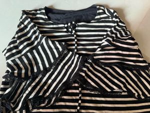 Striped bell sheeves top