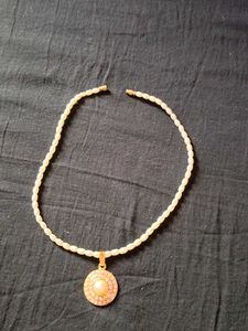Elegant Pearl Necklace with Pendant