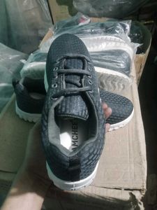 NEW NO USED SPORTS SHOES FOR MAN,