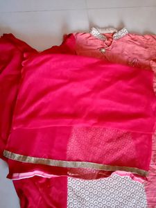 Beautiful Peach And Red Suite Salvar