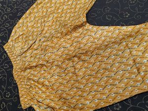 Floral Print Kurta Set with Dupatta, M size.