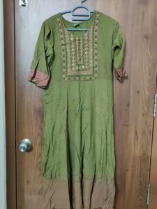 Green Embroidered Kurta with side pocket