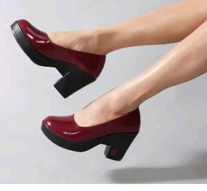 Chic Burgundy Wedge Heels
