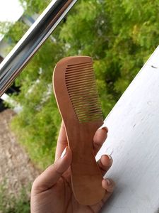 Wooden Comb With Comfortable Handspace