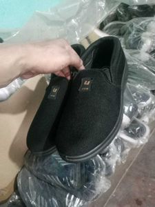 NEW NO USED CASUAL SHOES,