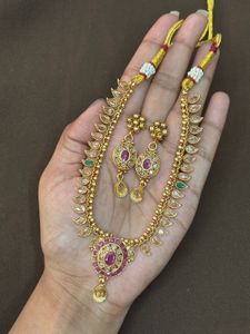 Exquisite Gold Necklace with Ruby Pendant