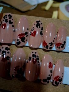 Cute False Nails with Leopard Print &amp; Lips