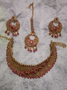 Stunning Indian Jewelry Set with Maangtika