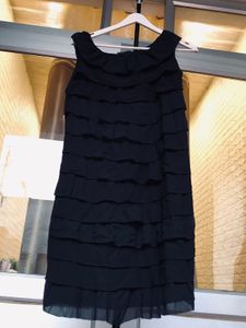 Chic Black Ruffle Dress🕶️👜