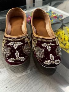 Embroidered Ethnic Juttis