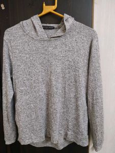 Stylish hoodie with cap