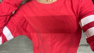 H&amp;M cute red cropped sweatshirt
