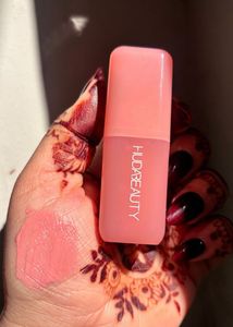 Huda Beauty blush