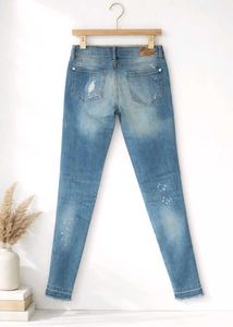 💎 MANGO Light-Wash Distressed Denim Jeans