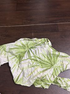 Chic Tropical Print Tie-Front Top