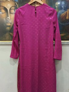Elegant Pink Kurta with Gold Accents